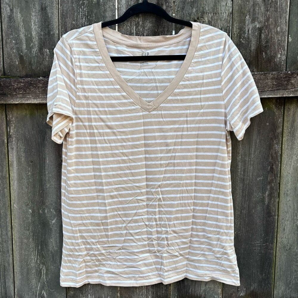 Gap tan‎ striped v-neck T-shirt Medium Tall